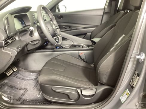 Certified 2025 Hyundai Elantra Sport image 30