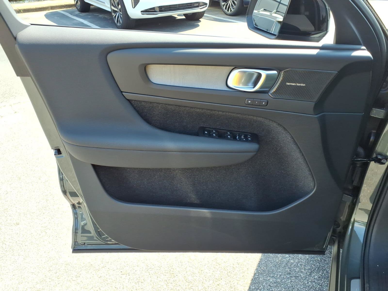 New 2026 Volvo XC40 B5 Plus w/ Climate Package AWD/4WD image 10