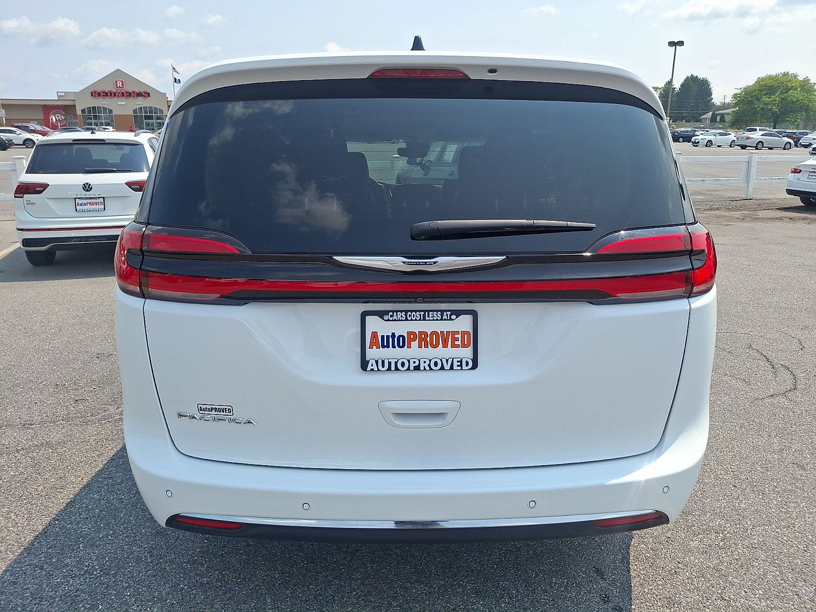 Used 2024 Chrysler Pacifica Touring-L FWD image 5