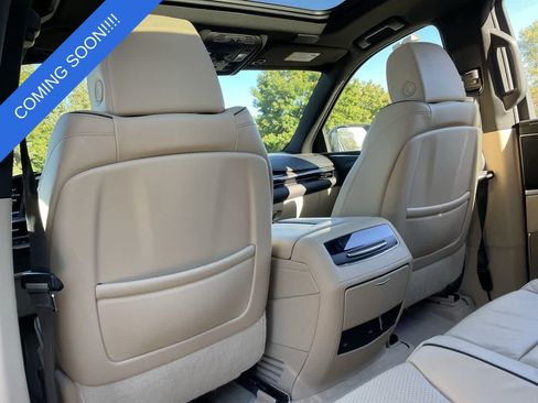 Used 2021 Cadillac Escalade ESV Premium Luxury AWD/4WD image 21
