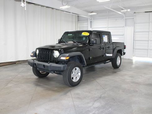 Used 2023 Jeep Gladiator Sport image 4