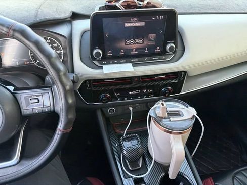 Used 2021 Nissan Rogue SV FWD image 17