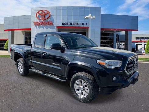 Used 2017 Toyota Tacoma SR5 w/ Tow Package image 2