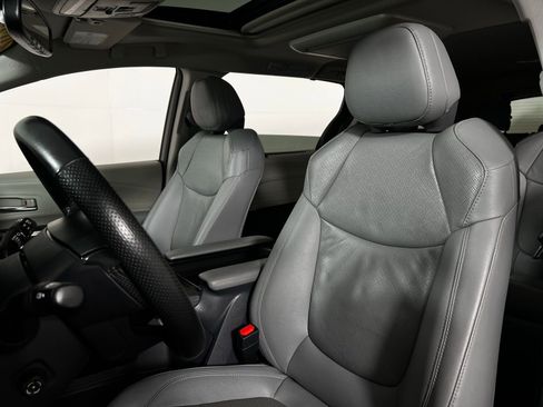 Certified 2023 Toyota Sienna Limited image 13