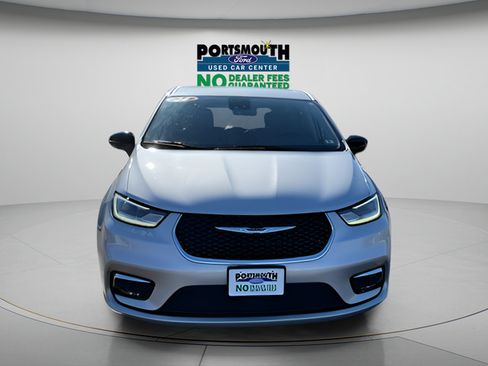 Used 2024 Chrysler Pacifica Touring-L FWD image 9