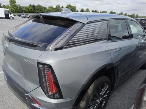 Used 2025 Cadillac Optiq Sport 2 AWD/4WD image 9