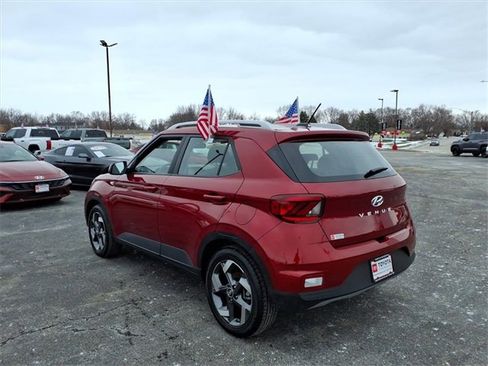 Used 2025 Hyundai Venue SEL image 6