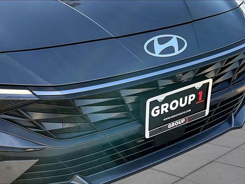 Used 2025 Hyundai Elantra SEL FWD image 28