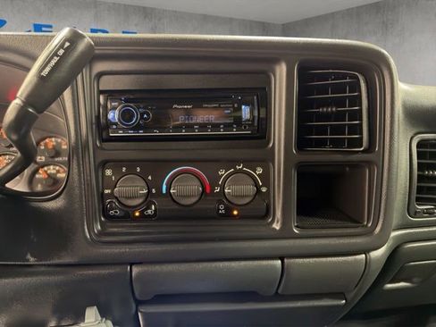 Used 2001 Chevrolet Silverado 2500 LS AWD/4WD image 16