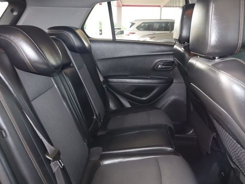 Used 2021 Chevrolet Trax LT w/ Midnight Edition FWD image 36