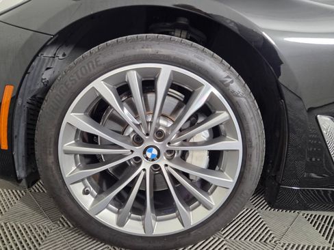 Used 2023 BMW 530i w/ Convenience Package RWD image 7