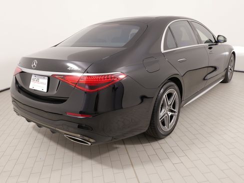 Used 2022 Mercedes-Benz S 500 4MATIC w/ AMG Line Package image 12