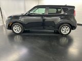 Used 2023 Kia Soul LX w/ LX Technology Package image 2