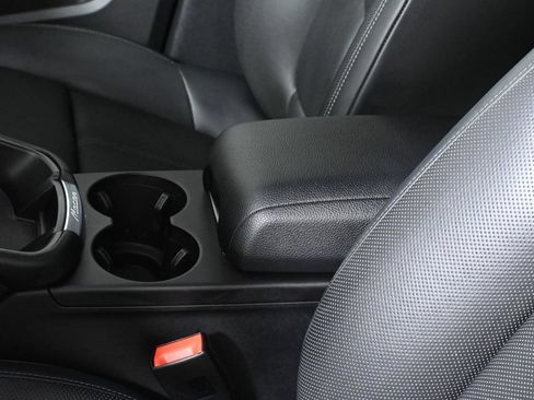 Used 2025 Porsche Macan AWD/4WD image 28