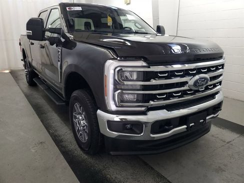 Used 2025 Ford F350 Lariat AWD/4WD image 2