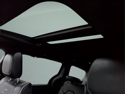 Used 2025 Chrysler Pacifica Limited FWD image 17