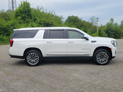 Used 2023 GMC Yukon XL Denali Ultimate AWD/4WD image 4