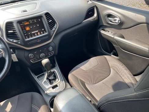 Used 2015 Jeep Cherokee Latitude FWD image 15