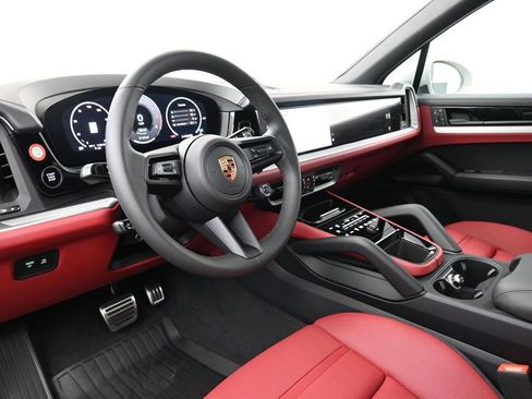 New 2025 Porsche Cayenne S image 4