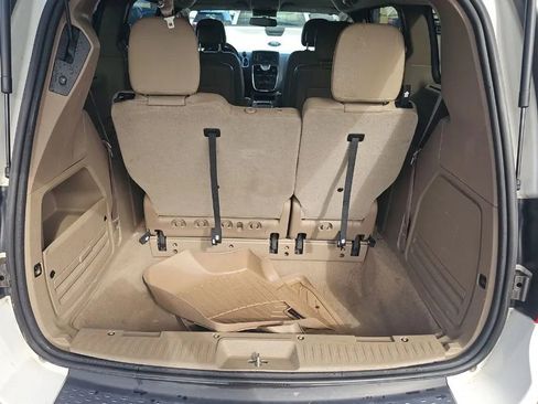 Used 2016 Chrysler Town & Country Touring w/ Driver Convenience Group FWD image 21