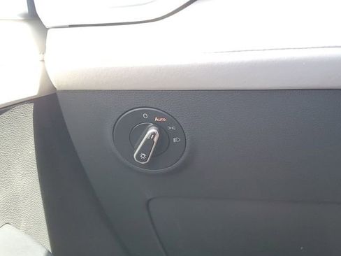 New 2026 Volkswagen Taos SE FWD image 21