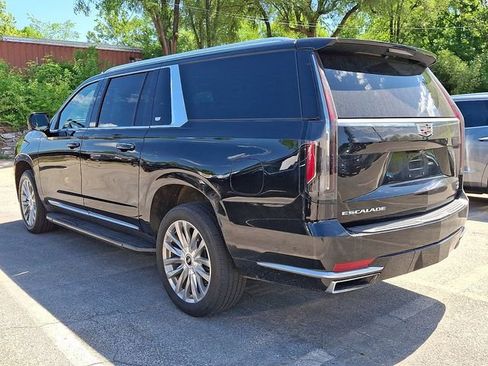 Used 2023 Cadillac Escalade ESV Premium Luxury AWD/4WD image 4