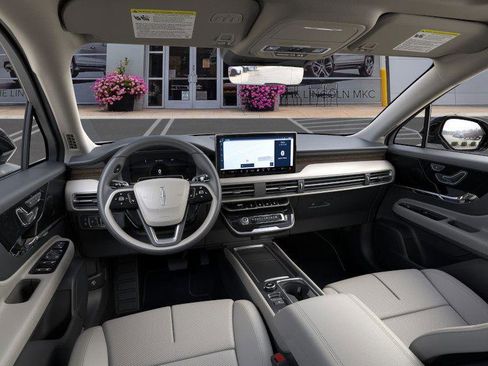 Used 2025 Lincoln Corsair Grand Touring w/ Equipment Group 301A image 9