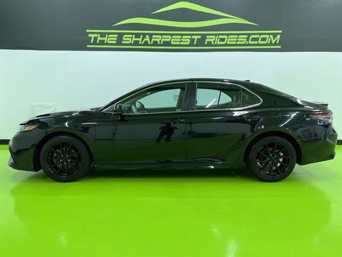 Used 2021 Toyota Camry SE FWD image 6