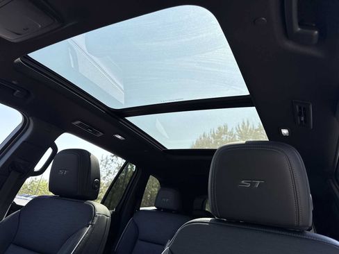 New 2026 Buick Enclave Sport Touring w/ Power Package FWD image 5