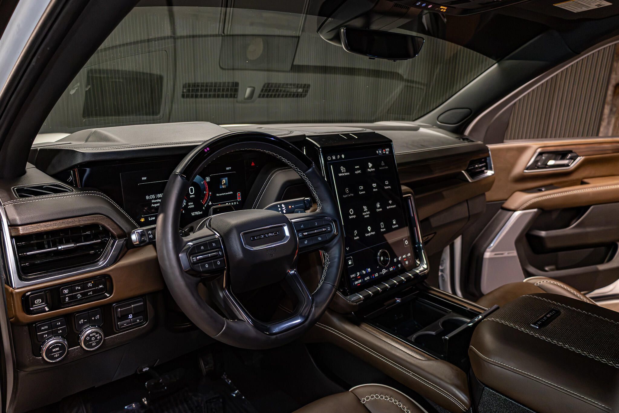 Used 2025 GMC Yukon XL Denali Ultimate AWD/4WD image 15