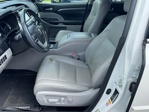 Used 2019 Toyota Highlander Limited Platinum AWD/4WD image 5