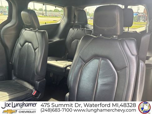 Used 2019 Chrysler Pacifica Touring-L w/ Advanced Safetytec Group FWD image 13