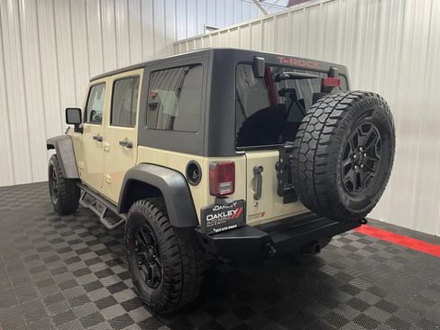 Used 2011 Jeep Wrangler Unlimited Rubicon w/ Connectivity Group AWD/4WD image 6