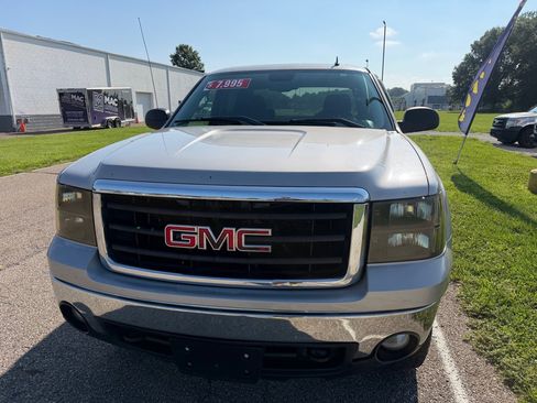 Used 2007 GMC Sierra 1500 SLE w/ SLE1 Preferred Package AWD/4WD image 4