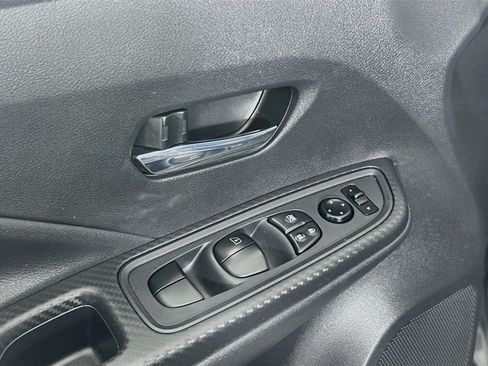 Used 2025 Nissan Versa SV FWD image 15