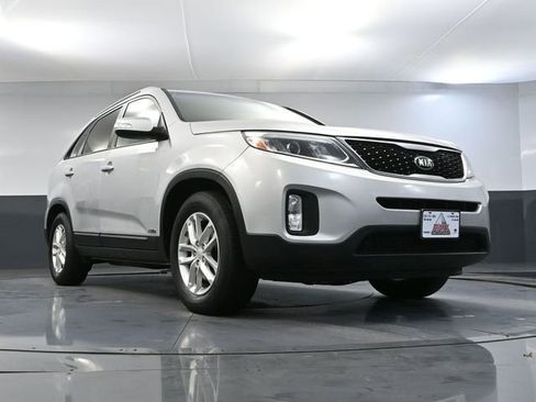 Used 2015 Kia Sorento LX image 48