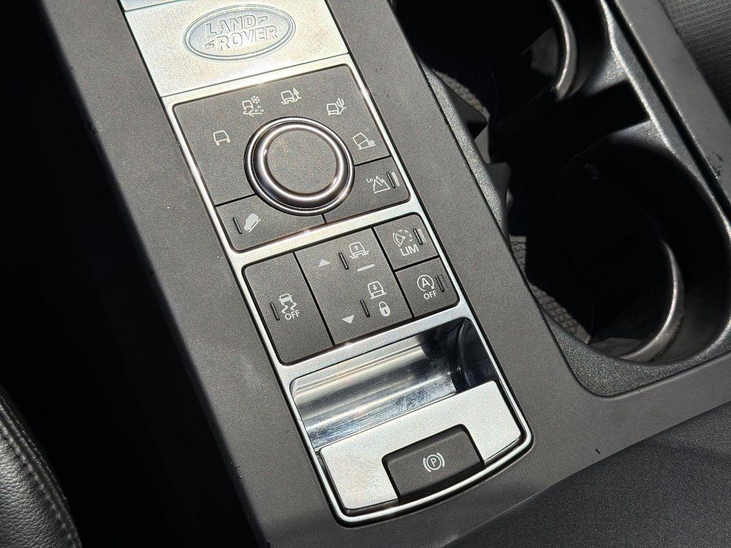 Used 2017 Land Rover Discovery SE AWD/4WD image 40