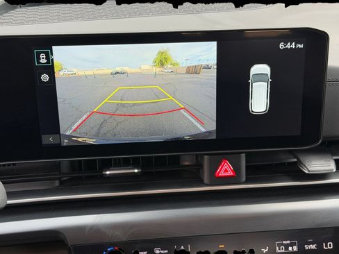 Used 2026 Kia Carnival FWD image 25