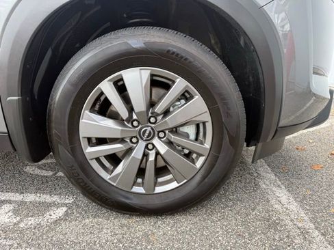 Used 2025 Nissan Pathfinder S image 13