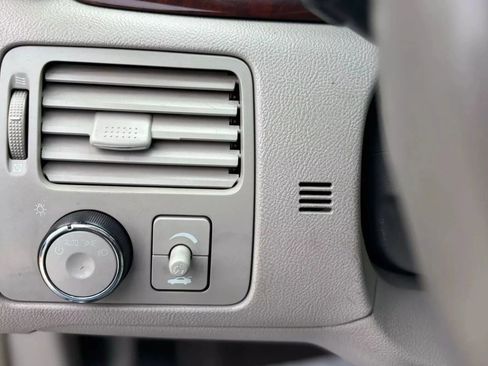 Used 2009 Buick Lucerne CXL image 13