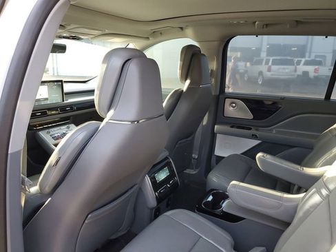Used 2021 Lincoln Aviator Reserve w/ Equipment Group 201A image 8