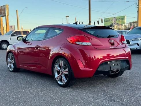 Used 2013 Hyundai Veloster w/ Tech Pkg image 12