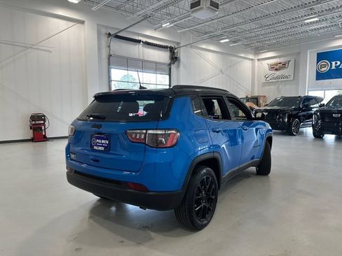 Used 2023 Jeep Compass Latitude w/ Sun and Sound Group AWD/4WD image 6