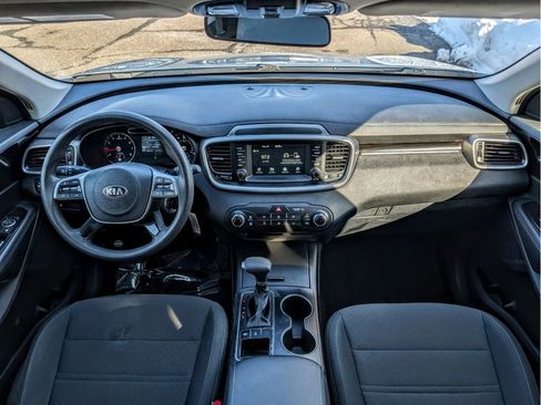 Used 2020 Kia Sorento LX image 24