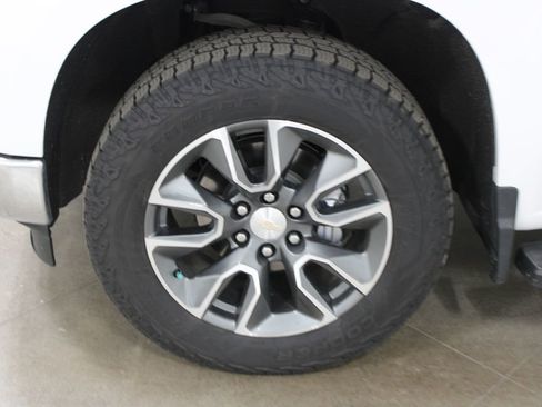 Used 2023 Chevrolet Silverado 1500 LT image 37