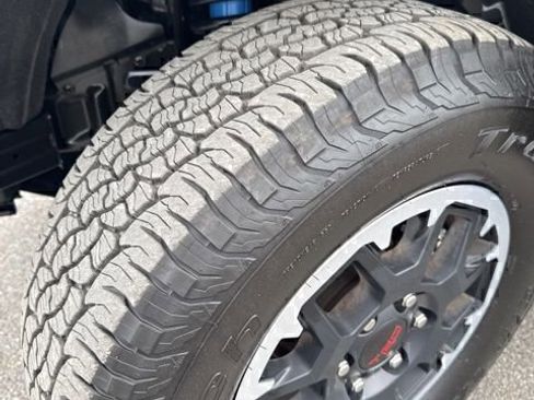 Certified 2025 Toyota Tacoma TRD Off-Road image 9