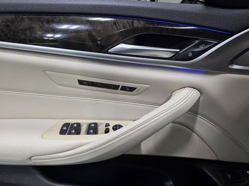 Used 2018 BMW 530e xDrive image 18