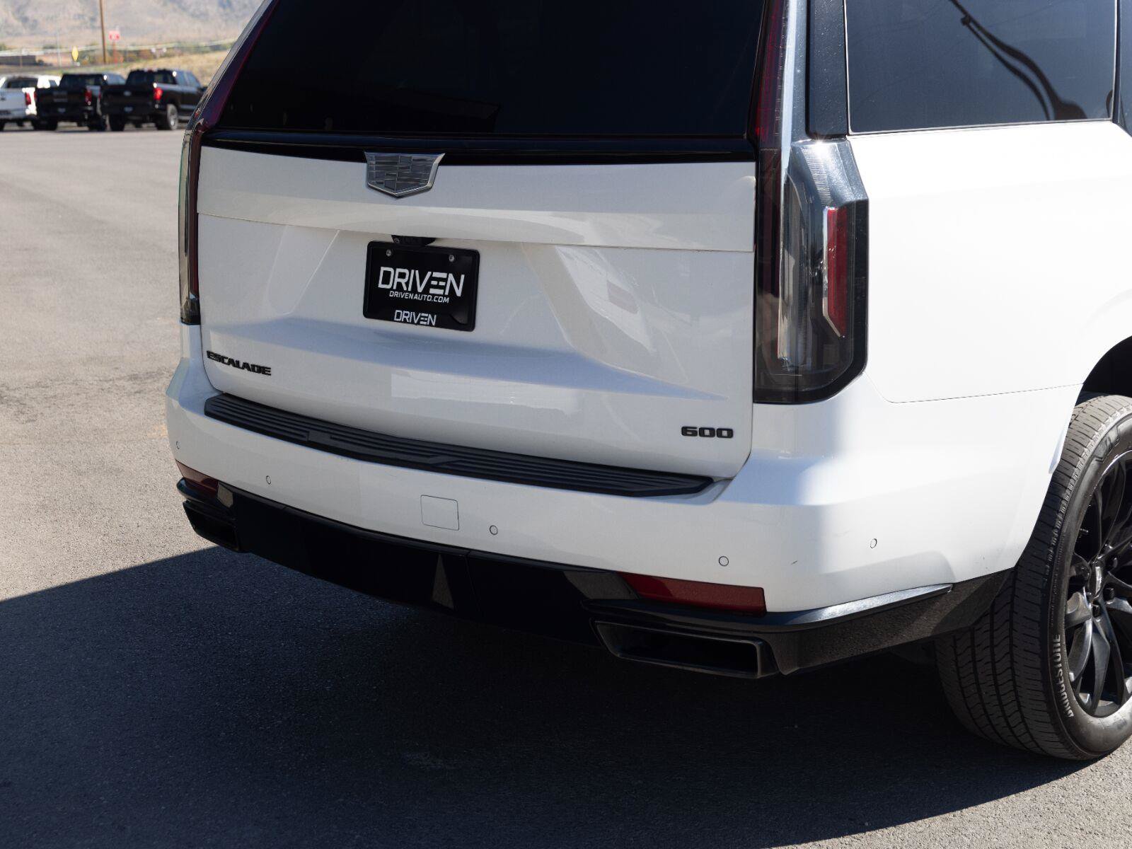 Used 2024 Cadillac Escalade ESV Sport w/ LPO, ONYX Package AWD/4WD image 8