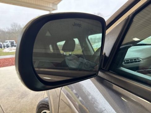 Used 2022 Jeep Compass Limited image 36