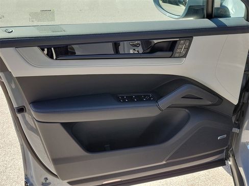 New 2026 Porsche Cayenne Coupe image 24